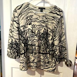 Black and off white stylish top, great with black bottoms, warm soft material